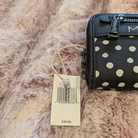 Loungefly Black Red and White Minnie Mouse Wallet - Picture 7 of 7